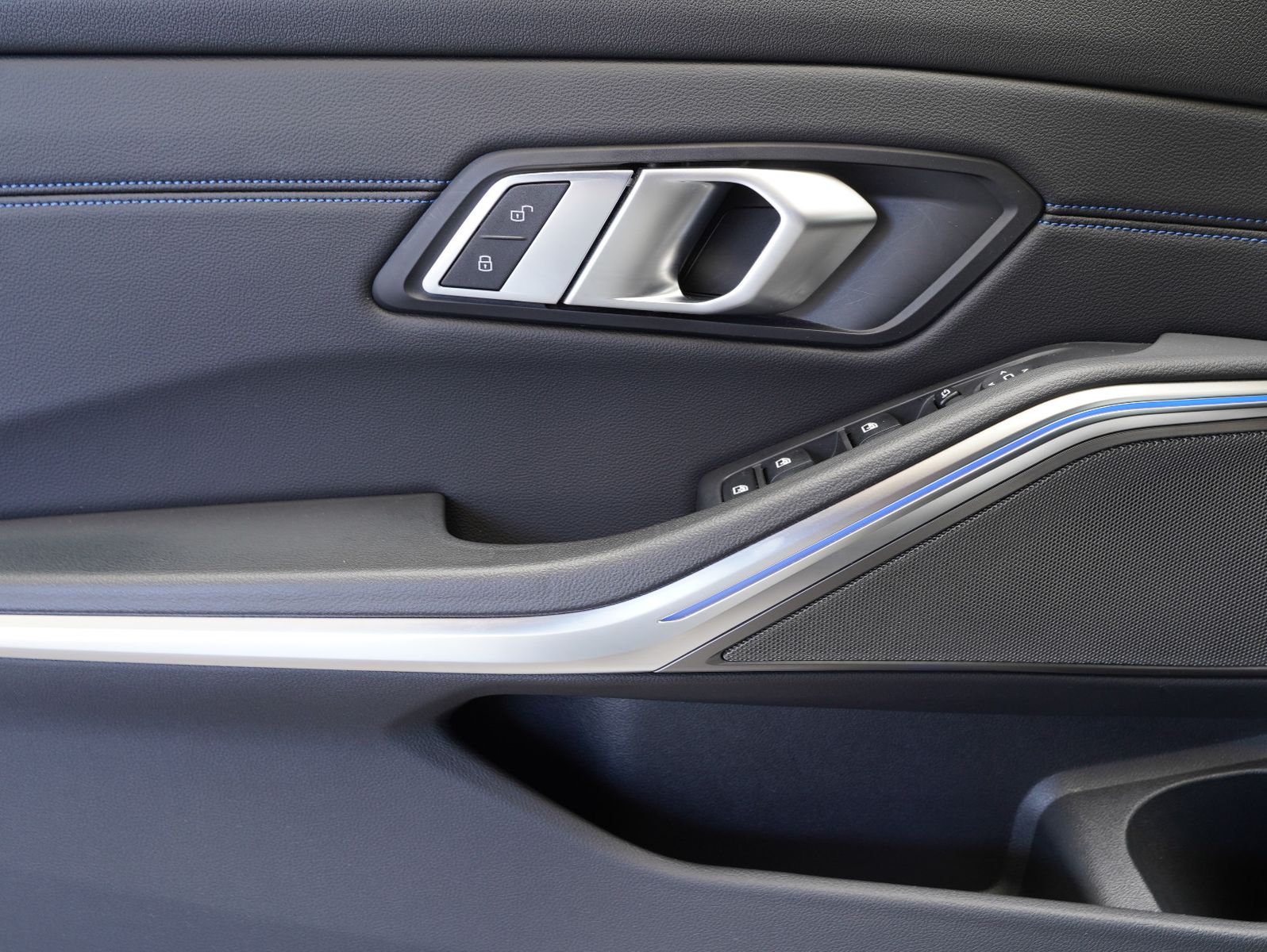 Fahrzeugabbildung BMW 320 i Touring M Sport HUD/H&K/LM 19"
