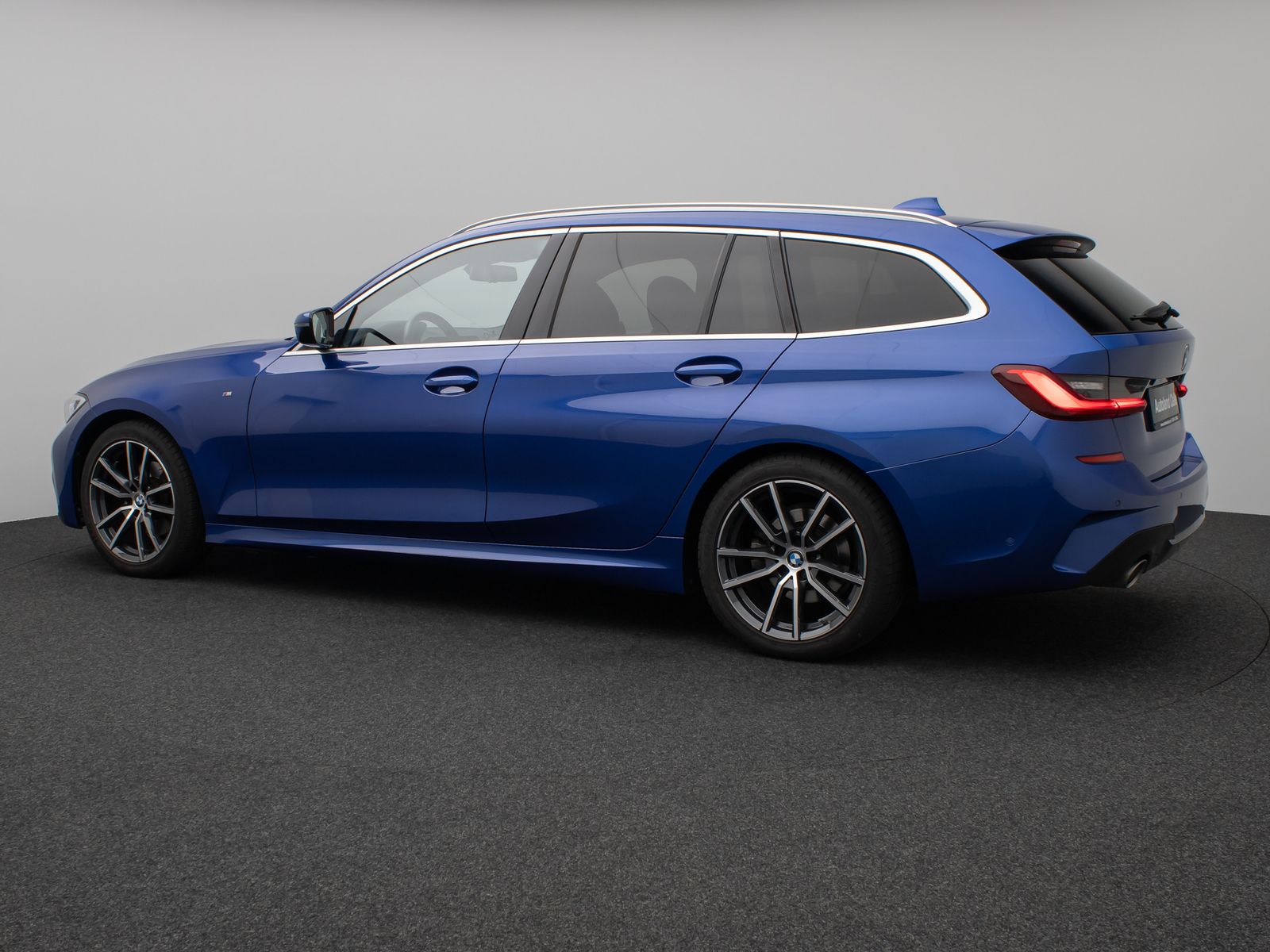 Fahrzeugabbildung BMW 320i M Sport Panorama Kamera HUD DAB HiFi Laser