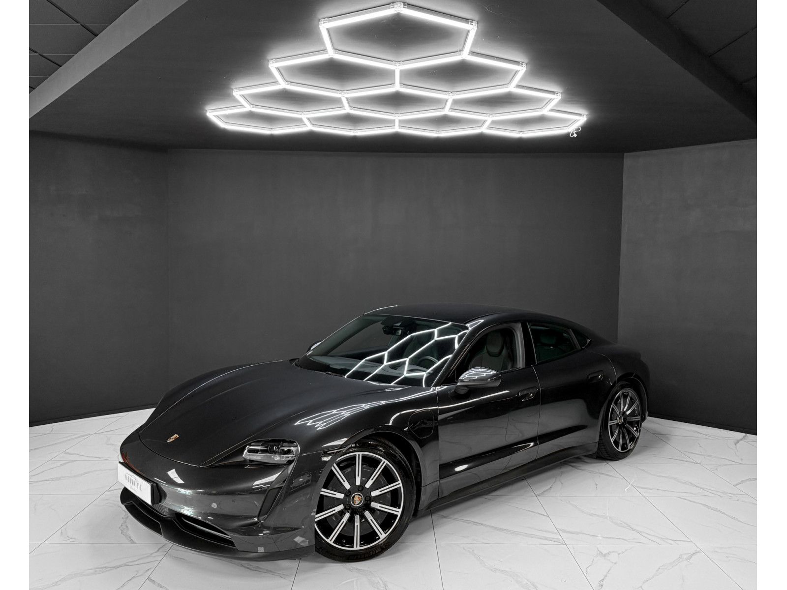 PORSCHE Taycan PERFORMANCE / PPF / APPROVED / 5-SEATS / 