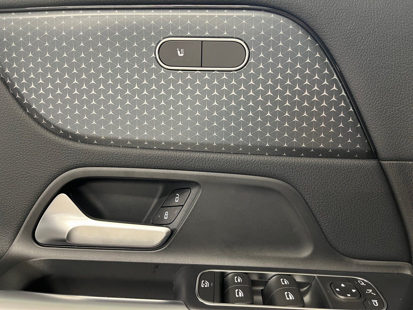 Fahrzeugabbildung Mercedes-Benz GLA 180 Progressive Adv.*Distronic*Totwinkel*LED