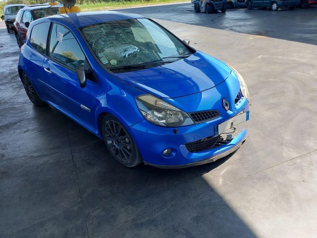 Renault CLIO III RS 2.0I 200