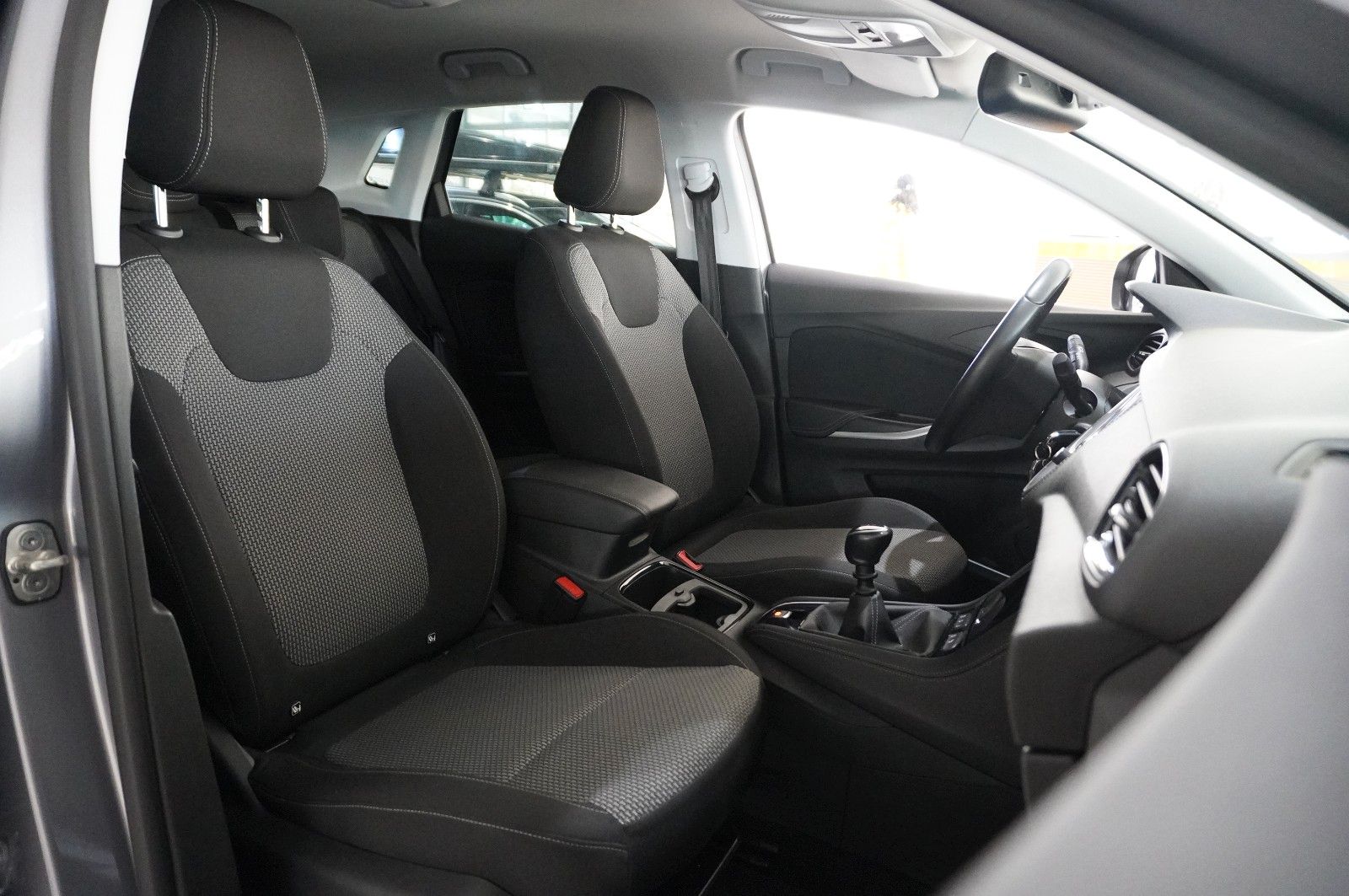 Fahrzeugabbildung Opel Grandland (X) 1.5D BUSINESS NAVI/LED/PDC/DAB/AHK