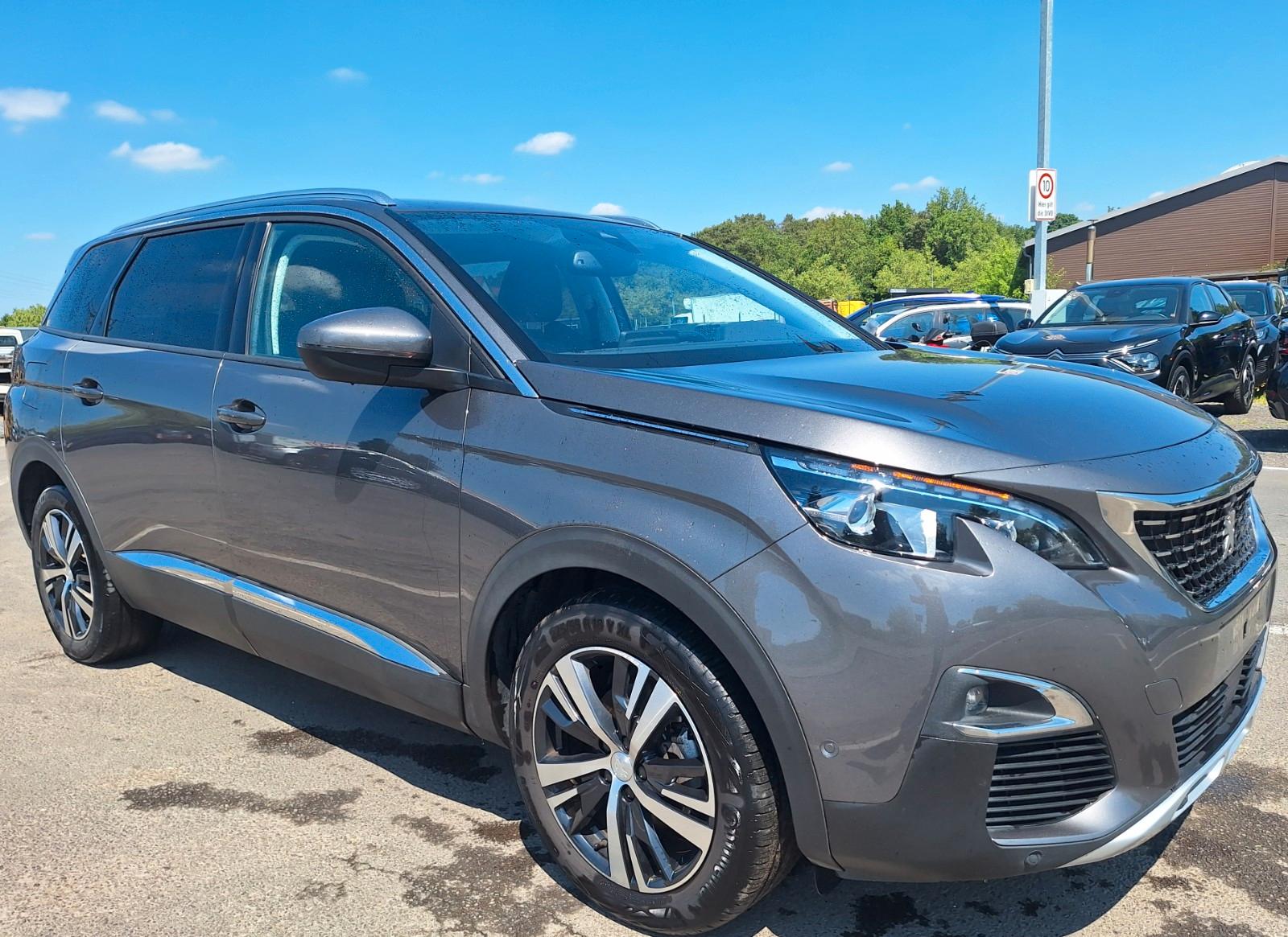 Peugeot 5008*Allure*Nav*LED*SHZ*Cam*7-PL*Teilleder