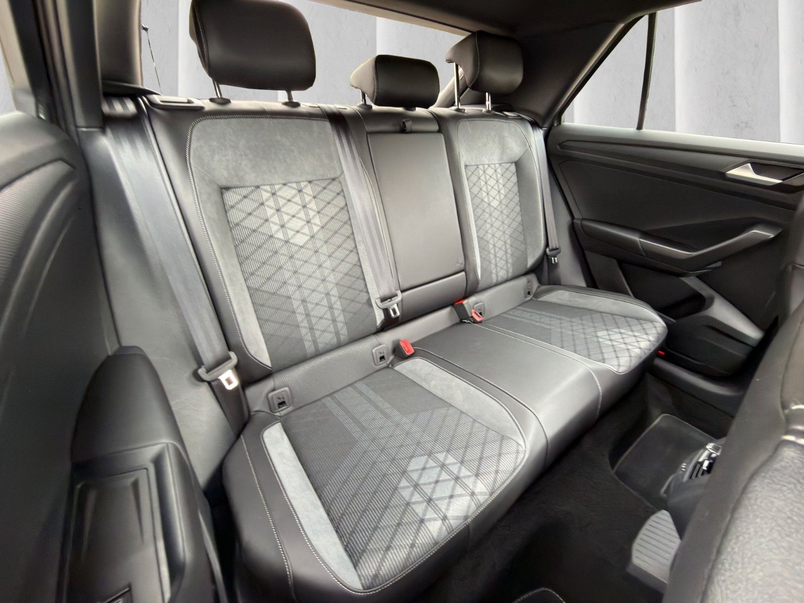 Fahrzeugabbildung Volkswagen T-Roc R-Line 4M*DSG*SHZ*LED*NAVI***