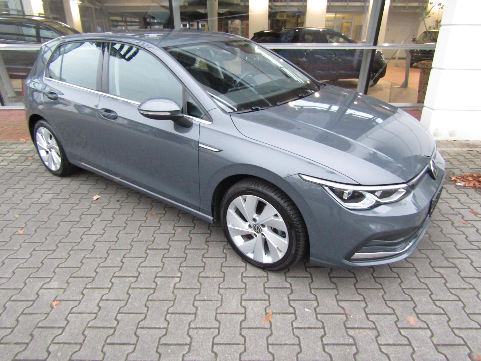 Volkswagen Golf VIII  Style 1,5 eTSI DSG+NAV+ACC