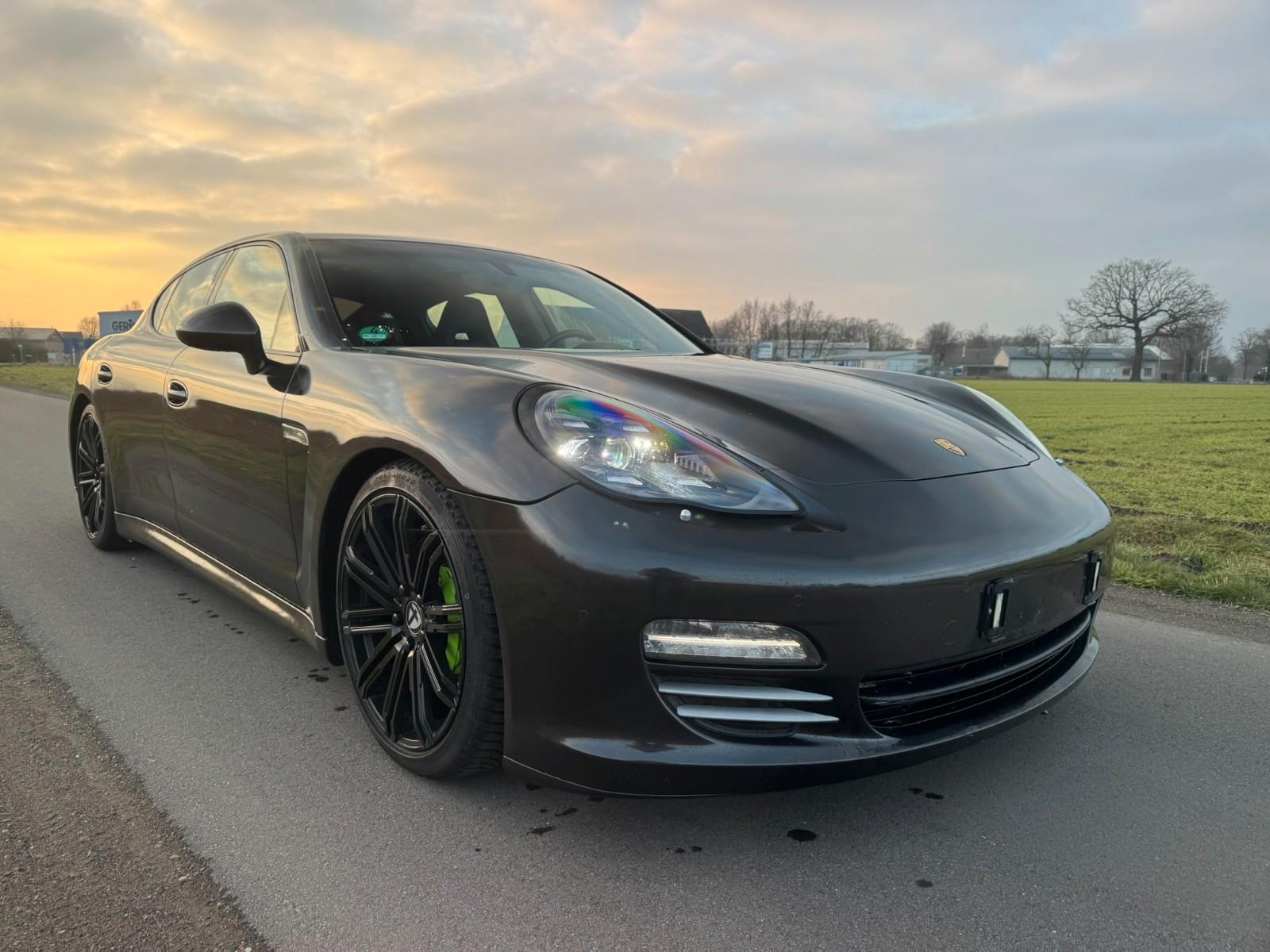 Porsche Panamera 4S