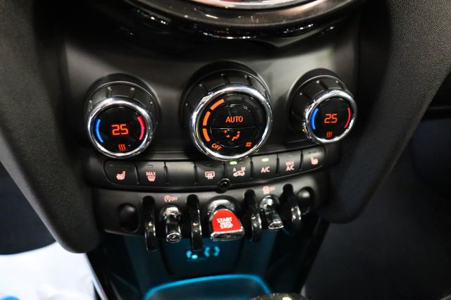 Fahrzeugabbildung MINI Mini Cooper 5-trg.|PANO|LED-RING|PDC|CHILI|BT