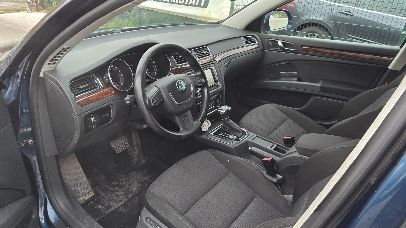 Skoda Superb 2011 — photo 6