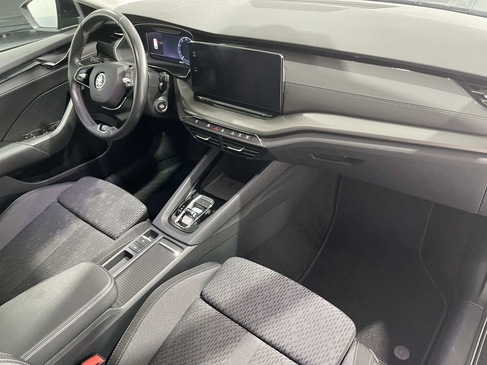 Fahrzeugabbildung SKODA Octavia Ambition 2.0 TDI*AHK*LED*ACC*