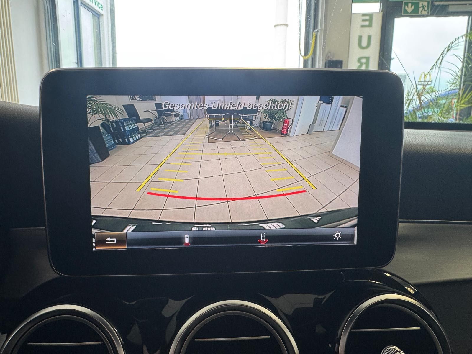 Fahrzeugabbildung Mercedes-Benz C 300 T-Modell/AMG LINE/PANORAMA/NAVI/BURMESTER