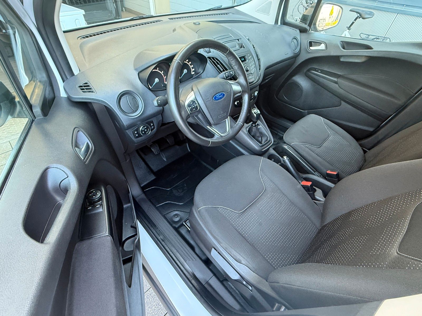 Fahrzeugabbildung Ford Transit Courier Trend