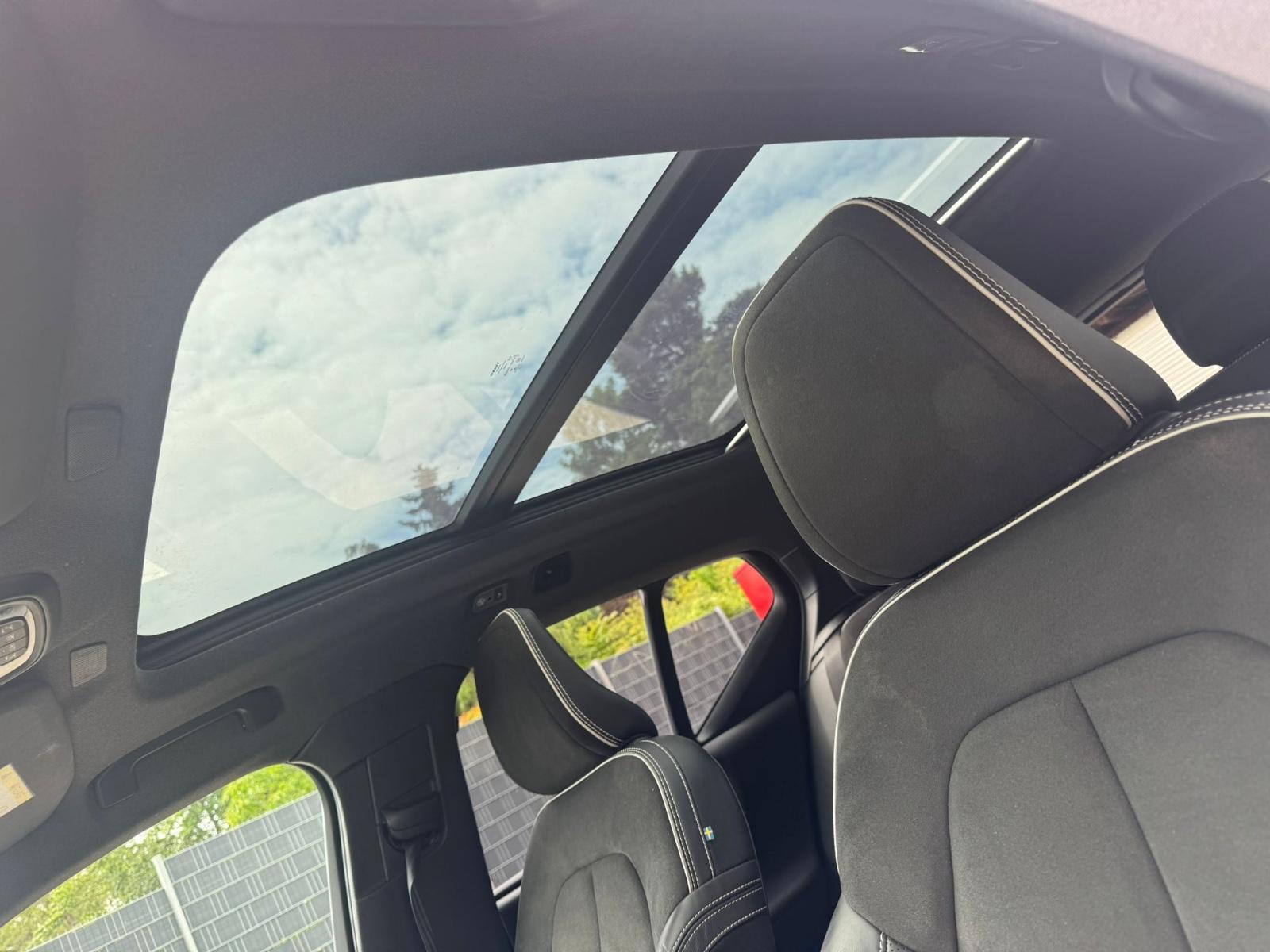 Volvo XC40 R Design 2WD T3-Xenium-Sensus-Kamera-Pano-