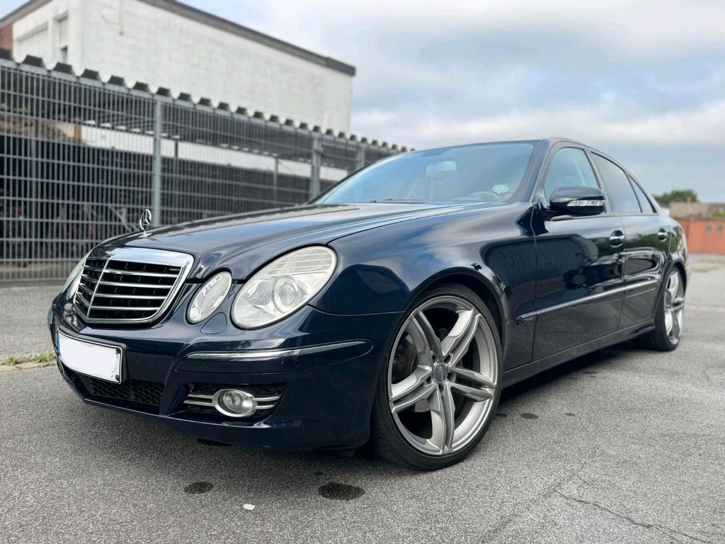 Image of Mercedes-Benz E 220