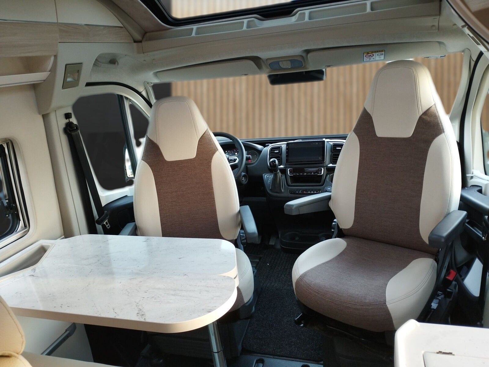 Fahrzeugabbildung Eura Mobil Van V 635 EB Automatik, 180 PS, Fahrassistenz