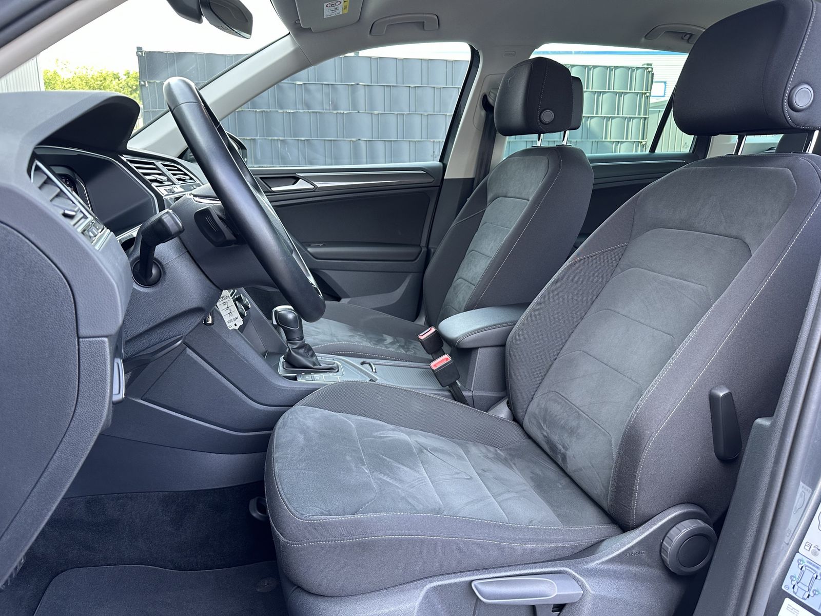 Fahrzeugabbildung Volkswagen Tiguan 2.0 TDI DSG HL NAV+LED+KAM+ACC+VCOCKPIT
