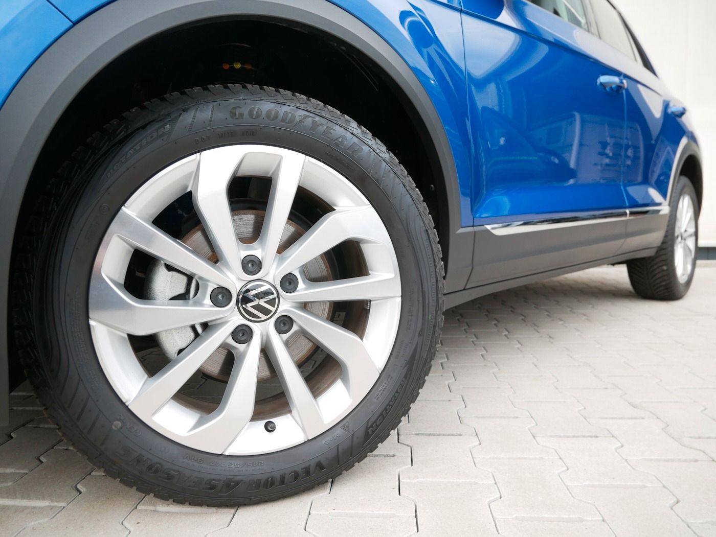 Fahrzeugabbildung Volkswagen T-Roc 1.5 Style NEU43T Standhz MATRIX ACC Kamera