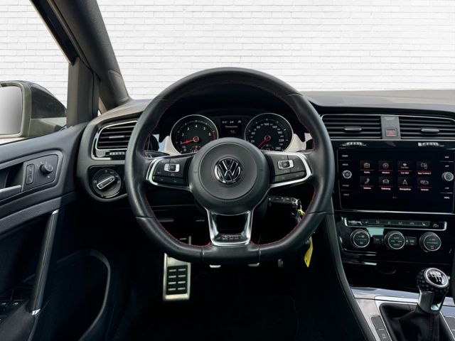 Fahrzeugabbildung Volkswagen Golf GTI 2.0 l TSI 230 PS 6-Gang-Schaltgetriebe
