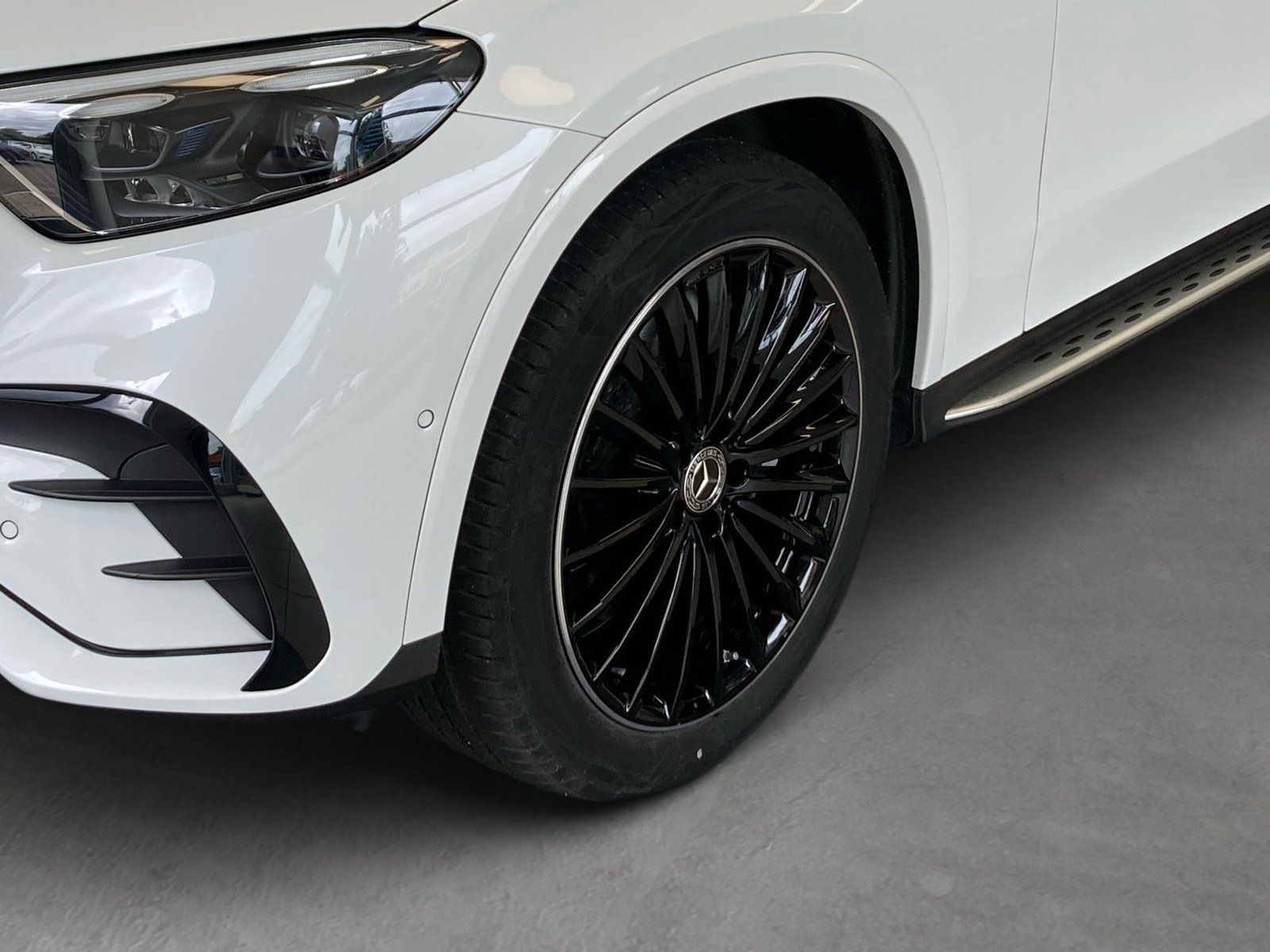 Fahrzeugabbildung Mercedes-Benz GLC 300 4M AMG Plus*HUD*Pano*20"*Distro*360°*AHK