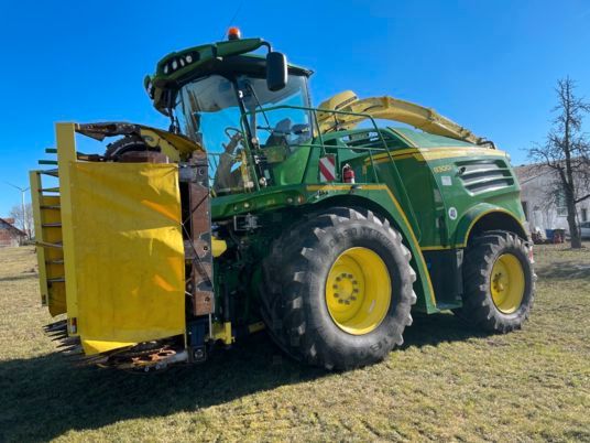 John Deere 8300 