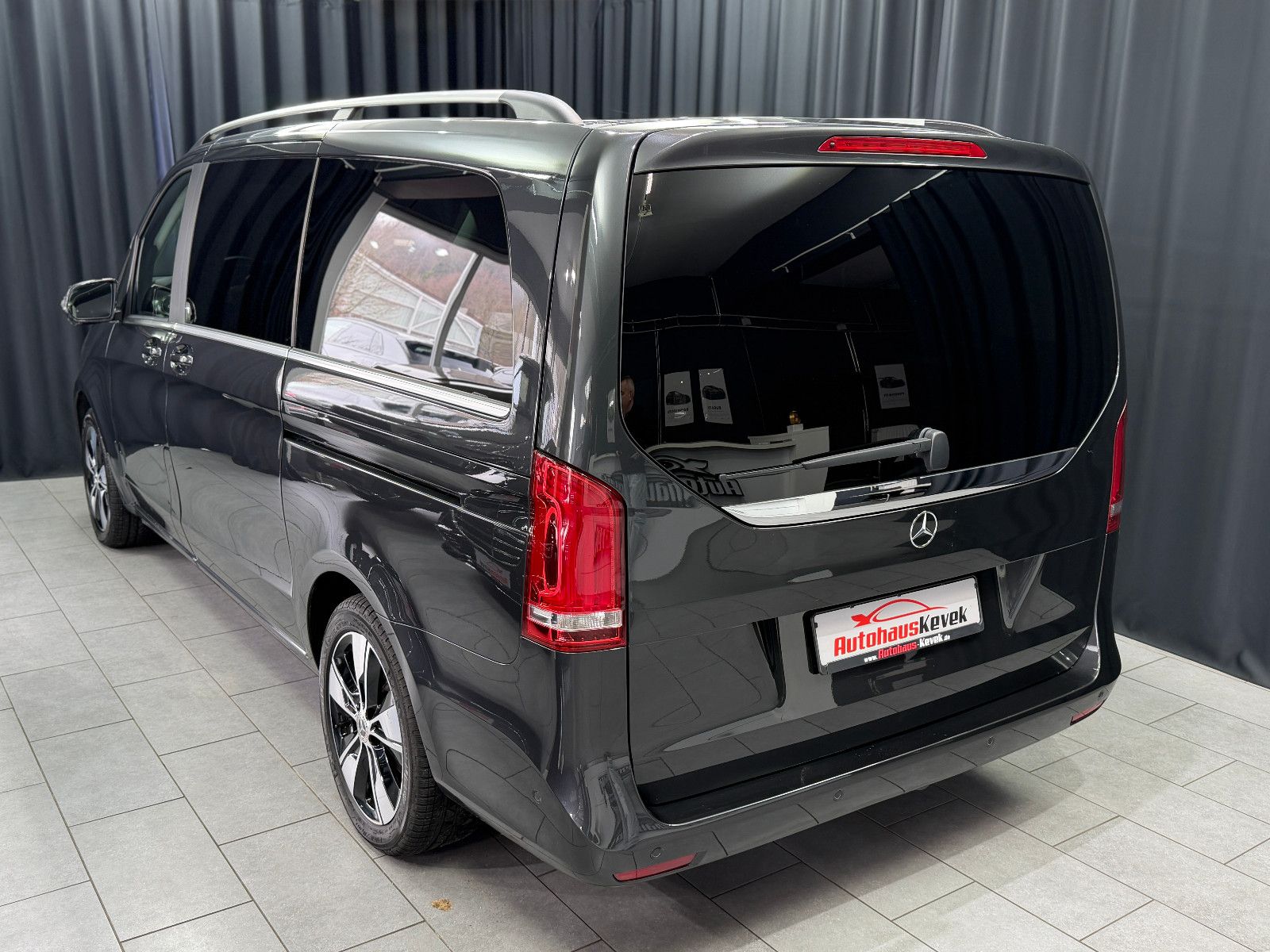 Fahrzeugabbildung Mercedes-Benz V300 d AVANTGARDE EDITION 4MATIC lang|BURMESTER|