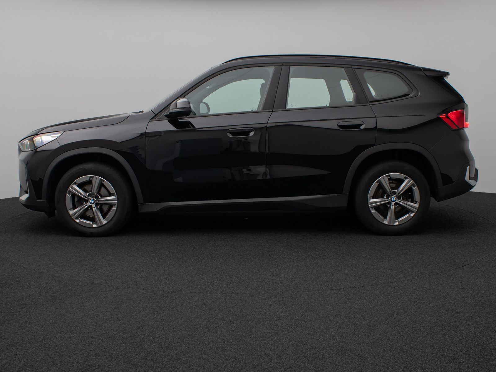 Fahrzeugabbildung BMW X1 sD18i Panorama Kamera DAB H/K Komfort Sport
