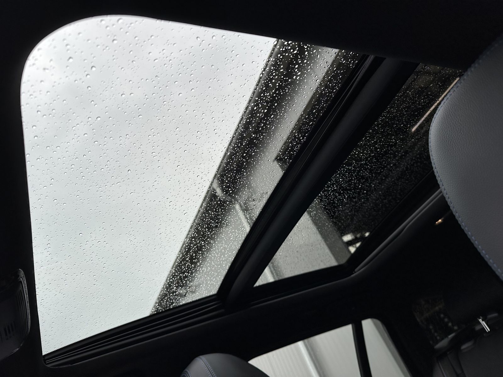 Fahrzeugabbildung BMW 330d Touring M-Sport NAV+LED+AHK+PANO+H&K+19ZOLL