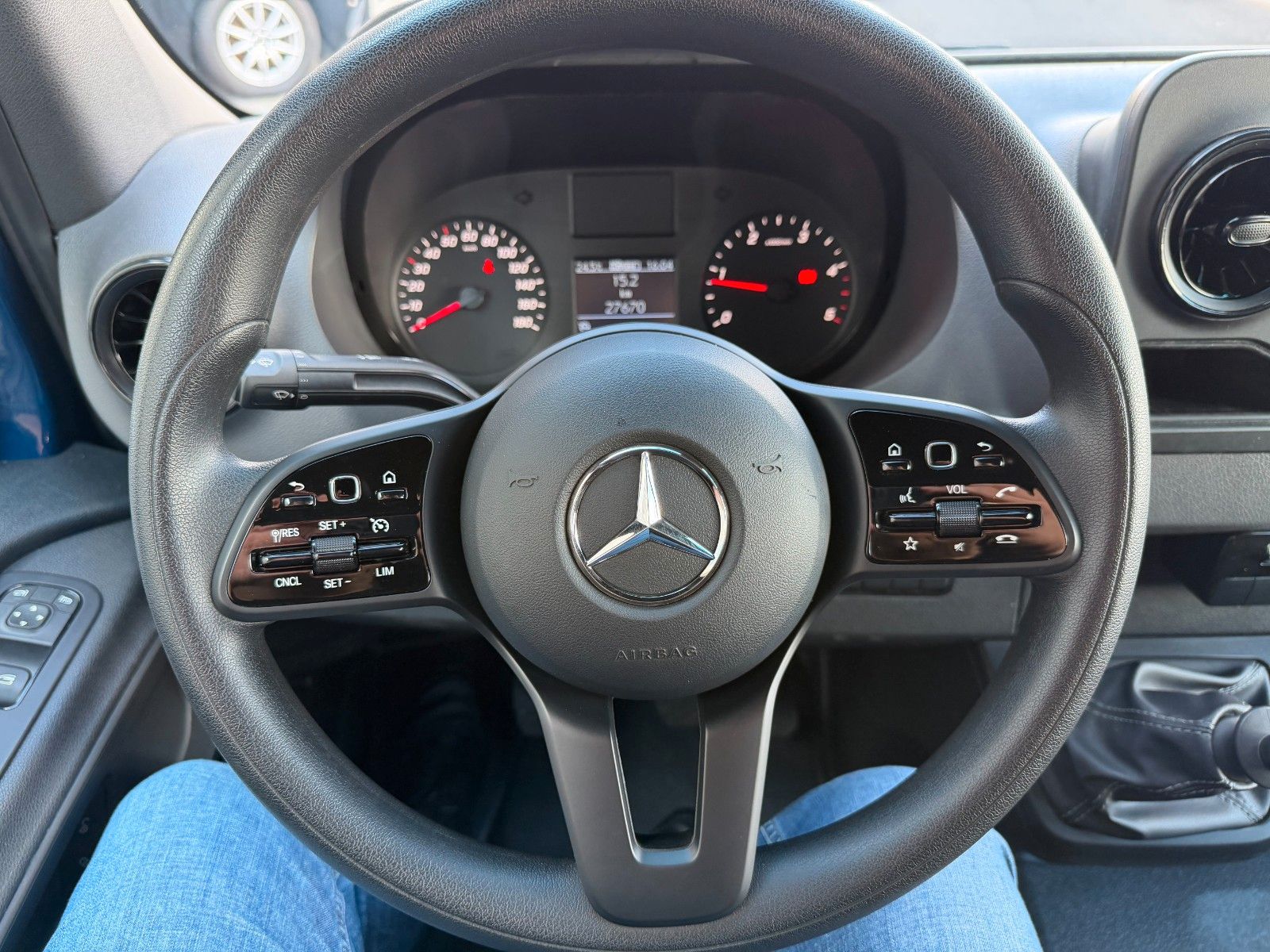 Fahrzeugabbildung Mercedes-Benz Sprinter 215 CDI DoKa Pritsche Plane AHK Klima