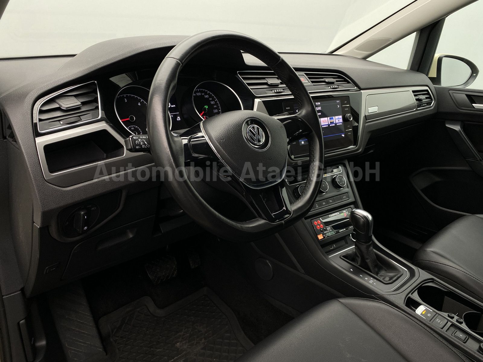 Fahrzeugabbildung Volkswagen Touran *Taxi* 7-SITZE+ TAXAMETER+ KAMERA 7478