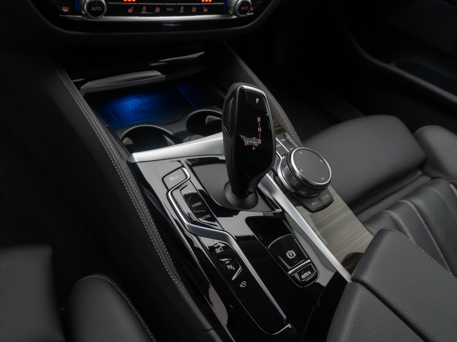 Fahrzeugabbildung BMW 530e Luxury Line ACC Laser 360° HUD DAB Sport