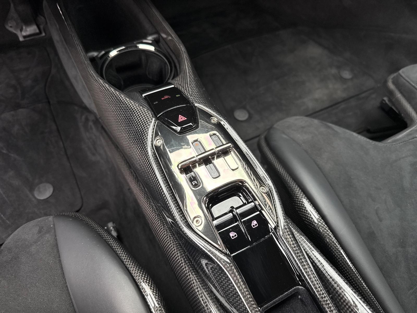 Ferrari SF90 Stradale *Assetto Fiorano*CarPlay*Kamera*