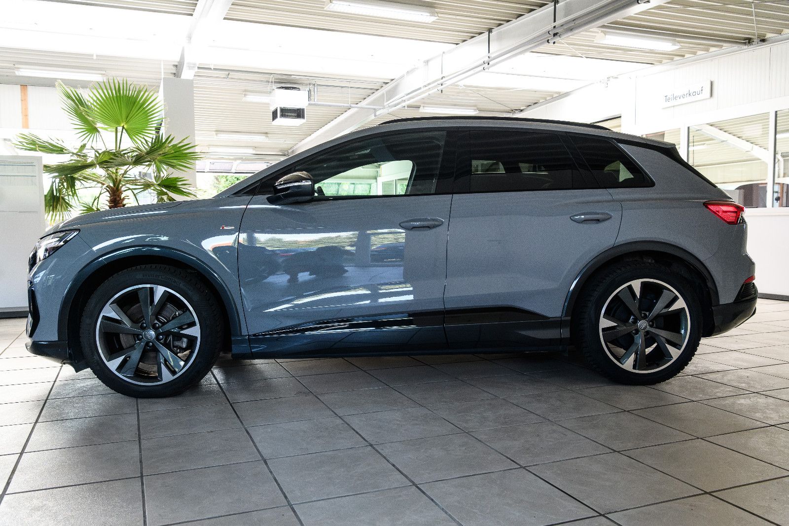 Fahrzeugabbildung Audi Q4 e-tron 45 quattro S-Line MATRIX/RFK/NAVI/