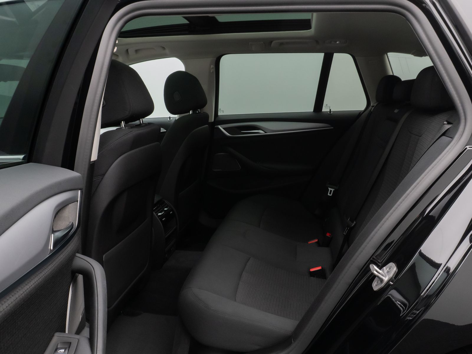 Fahrzeugabbildung BMW 520d Kamera DAB H/K Alarm DisKey Panorama MSport