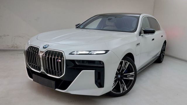 BMW M760 e xDrive M-SPORT|TV|B&W|SKY-LOUNGE|MEGAVOLL