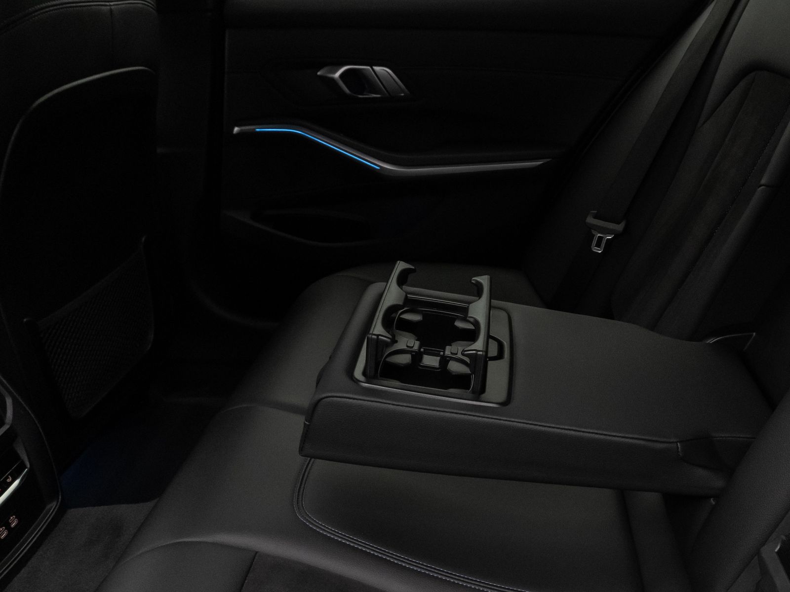 Fahrzeugabbildung BMW 330e M Sport Laser 360°HUD DAB Stop&Go Komfort