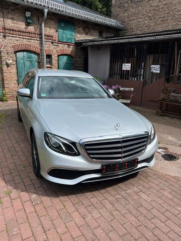 MERCEDES-BENZ Mercedes E220 T CDI Exclusive