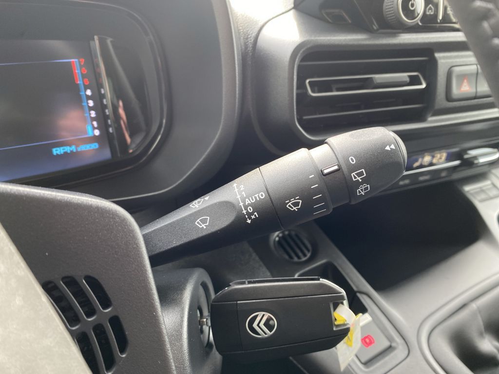 Fahrzeugabbildung Citroën Berlingo 1.5 Diesel 100 M XTR *Navi*Cam*3 Sitze*
