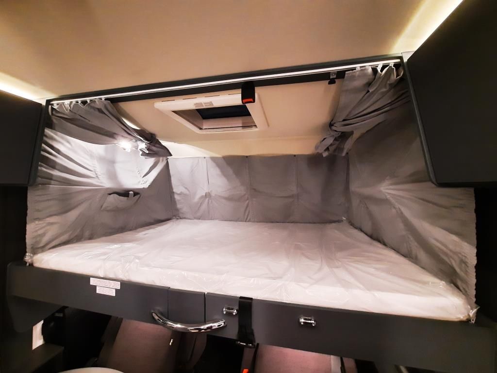 Fahrzeugabbildung Laika Kosmo H 1409 Verfüg./Sparen Sie 17.631,- €