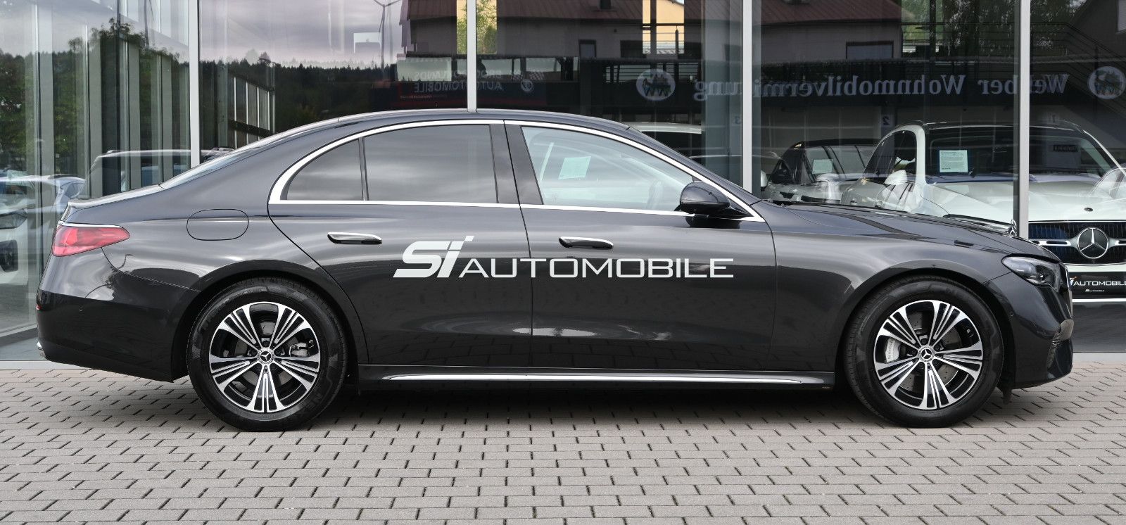 Fahrzeugabbildung Mercedes-Benz E 200 Lim. Exclusive Premium °ACC°AHK°BURMESTER°