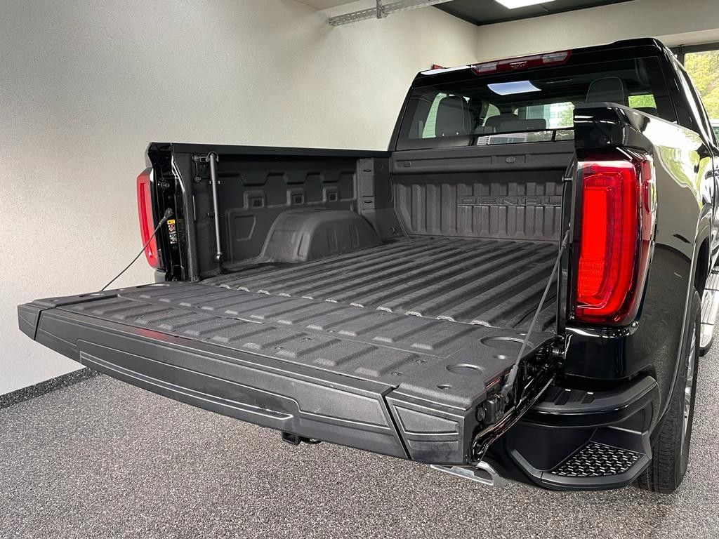 Fahrzeugabbildung GMC SIERRA DENALI MY 2023 HUD-360°-TAILGATE-SOFORT!!