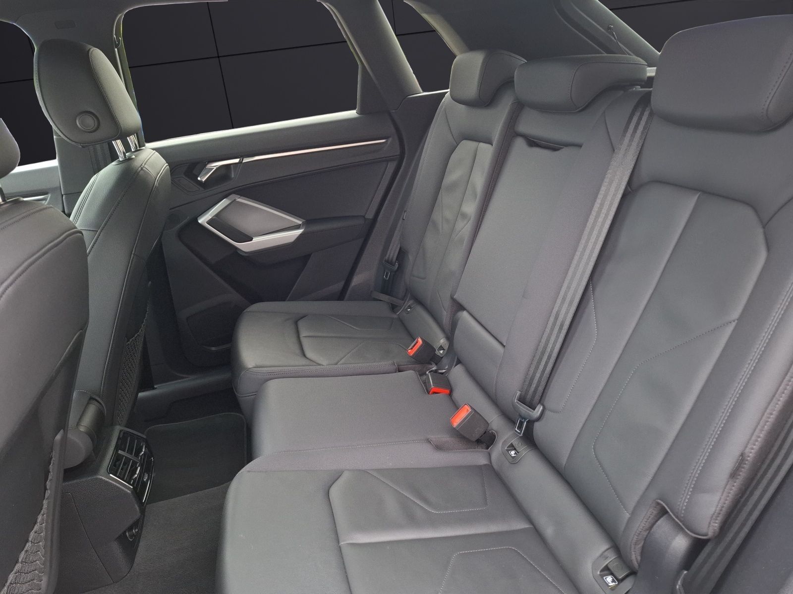 Fahrzeugabbildung Audi Q3 40 TDI quattro S-line S-tronic LED AHK Navi A