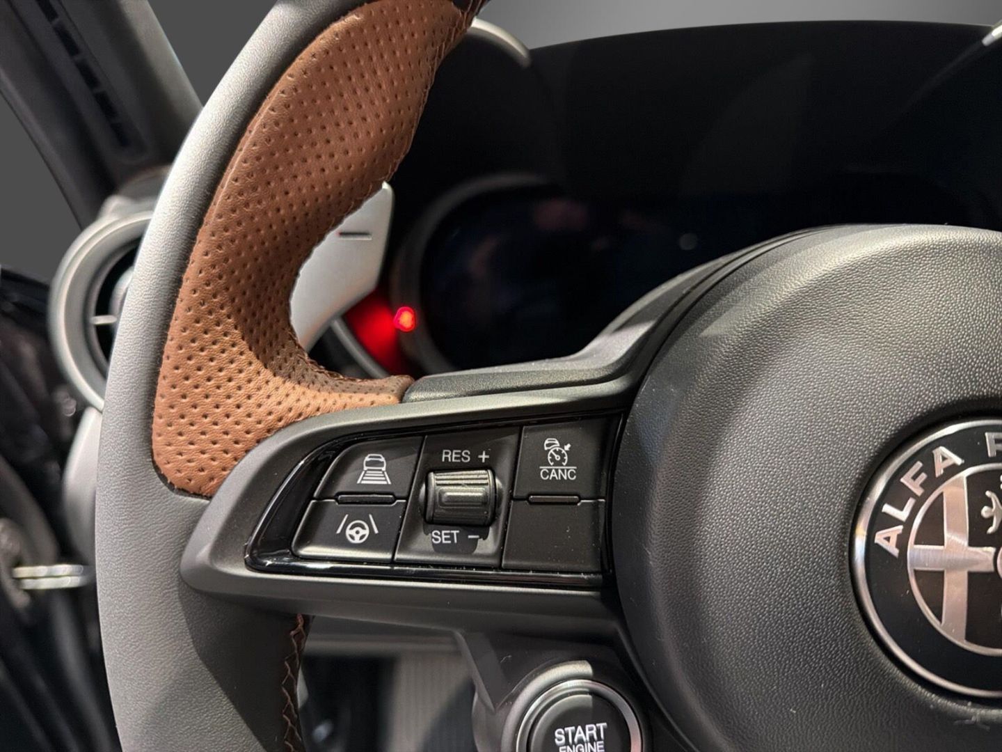 Fahrzeugabbildung Alfa Romeo Giulia 2.0Turbo Q4 Intensa +HARMAN/KARDON+PANORA
