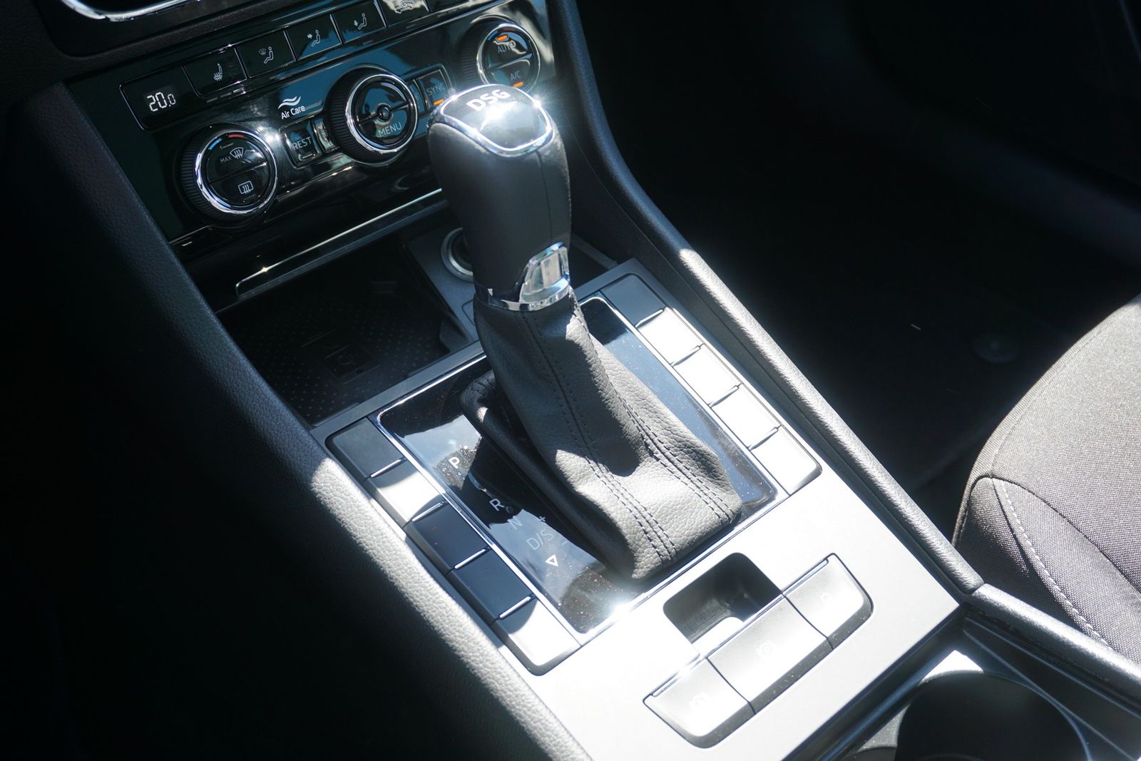 Skoda Superb Combi 1.5 TSI Active LED Navi Sitzheizung foto 25