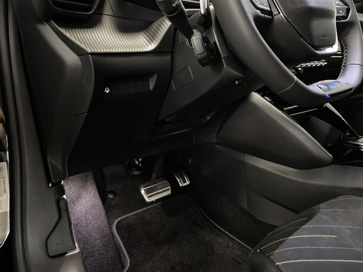 Peugeot 2008 GT 1.5 BlueHDi 130 EU6d Navi Leder Massages
