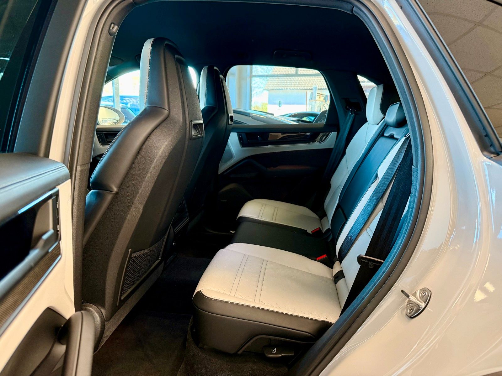 Fahrzeugabbildung Porsche Cayenne S SportDesign/AHK/Luftfederung/ACC
