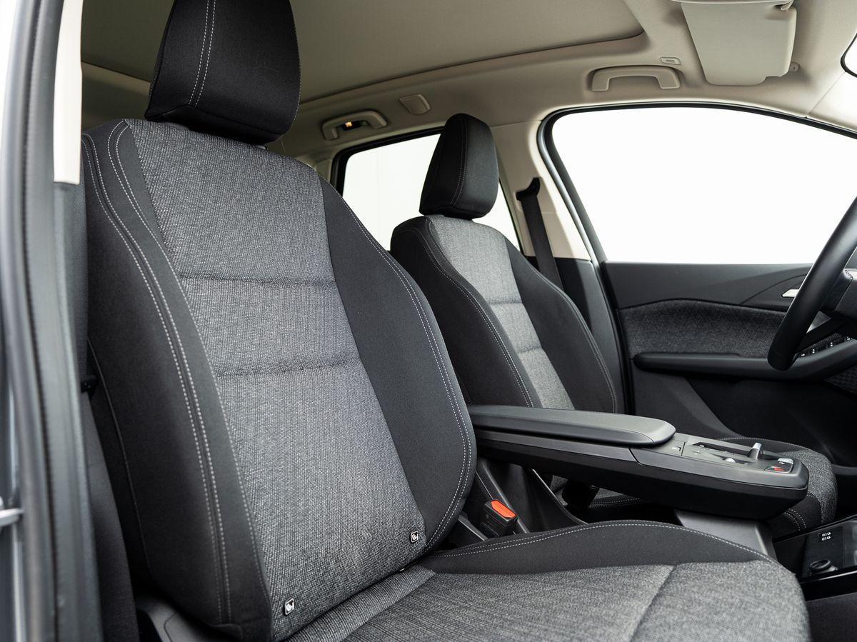 BMW 220i Active Tourer AHK PANO Alarm RFK ShadowL