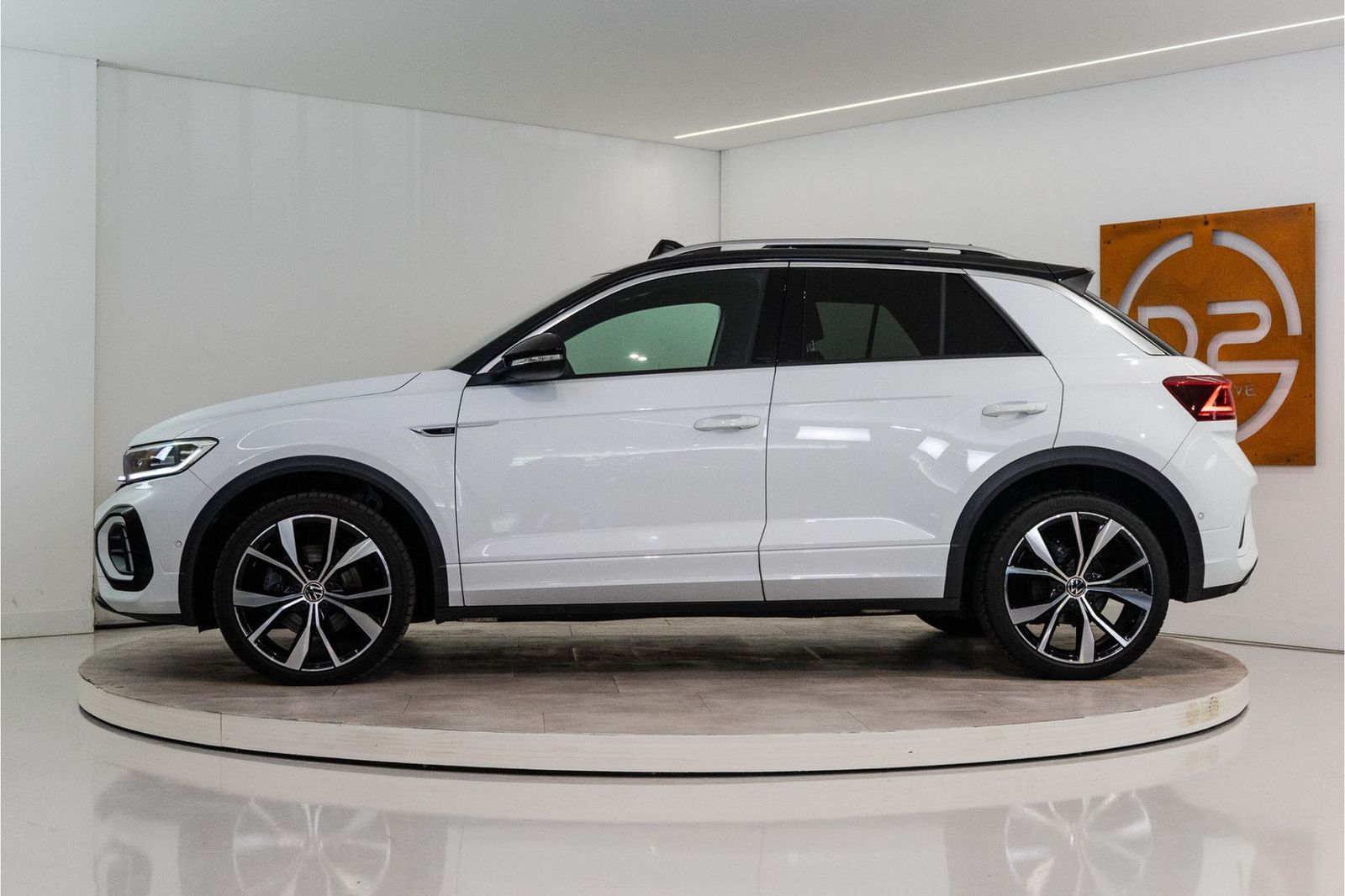 Volkswagen T-Roc 1.5 TSI 2x R-Line 150PK | Pano | kamera | imagem 2