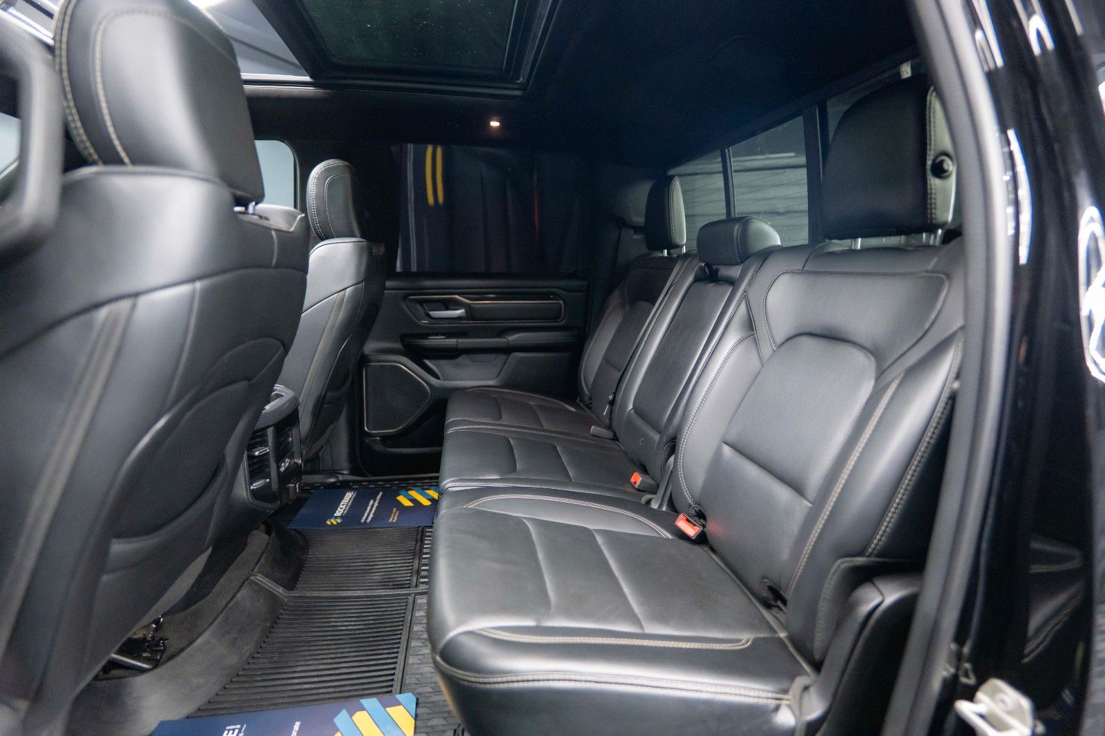 Fahrzeugabbildung Dodge RAM 5.7 V8 HEMI 4x4 NIGHT LARAMIE *Pano*RAMBOX*