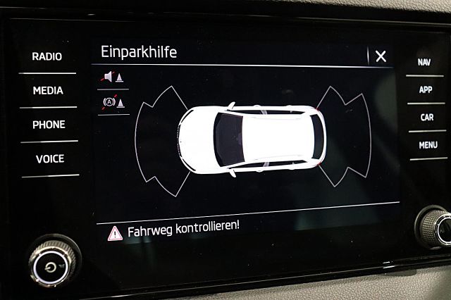 Karoq 1.0 TSI Clever OPF NAVI LED TEMPOMAT SHZ