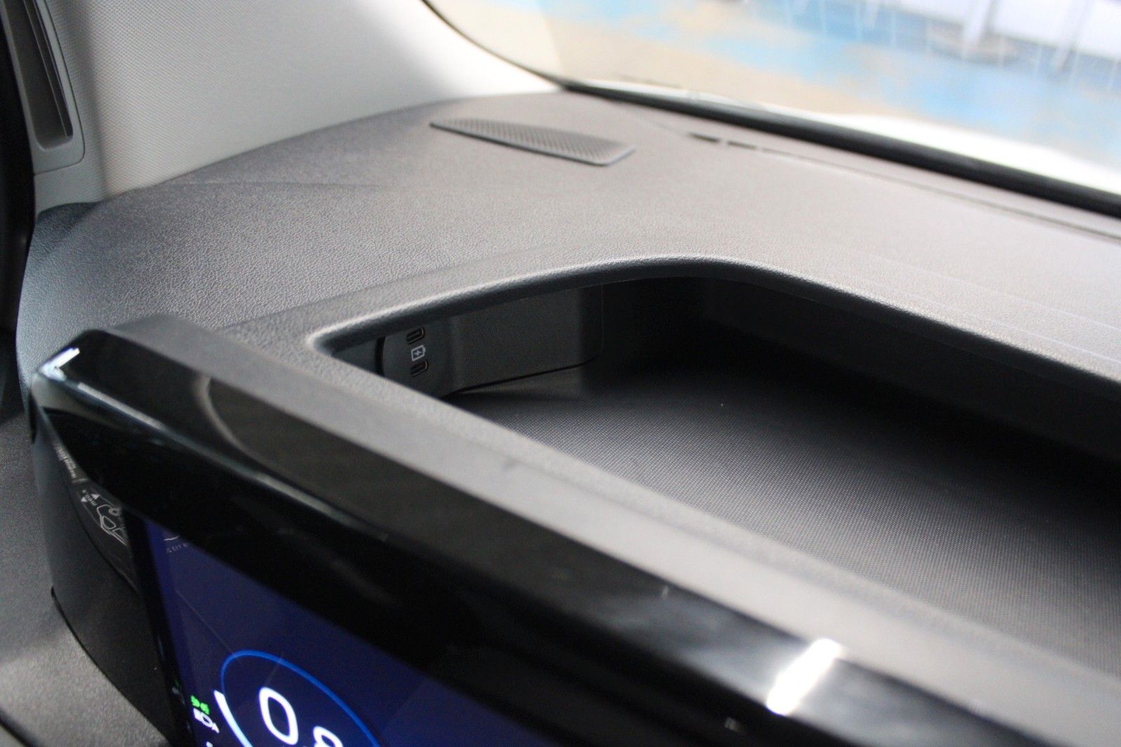 Fahrzeugabbildung Ford NUGGET L1 Titanium MARKISE + Aufstelldach SOFORT