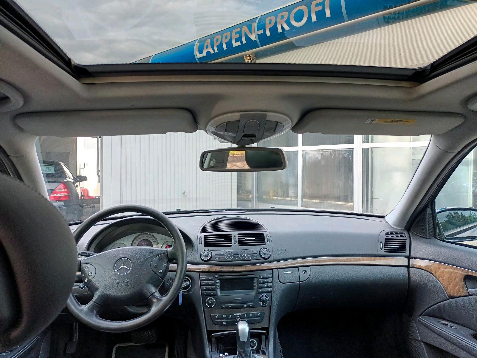 Mercedes-Benz E270 2004 — photo 11
